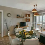 Fantastic Seaviews & Pool, Close To Beach