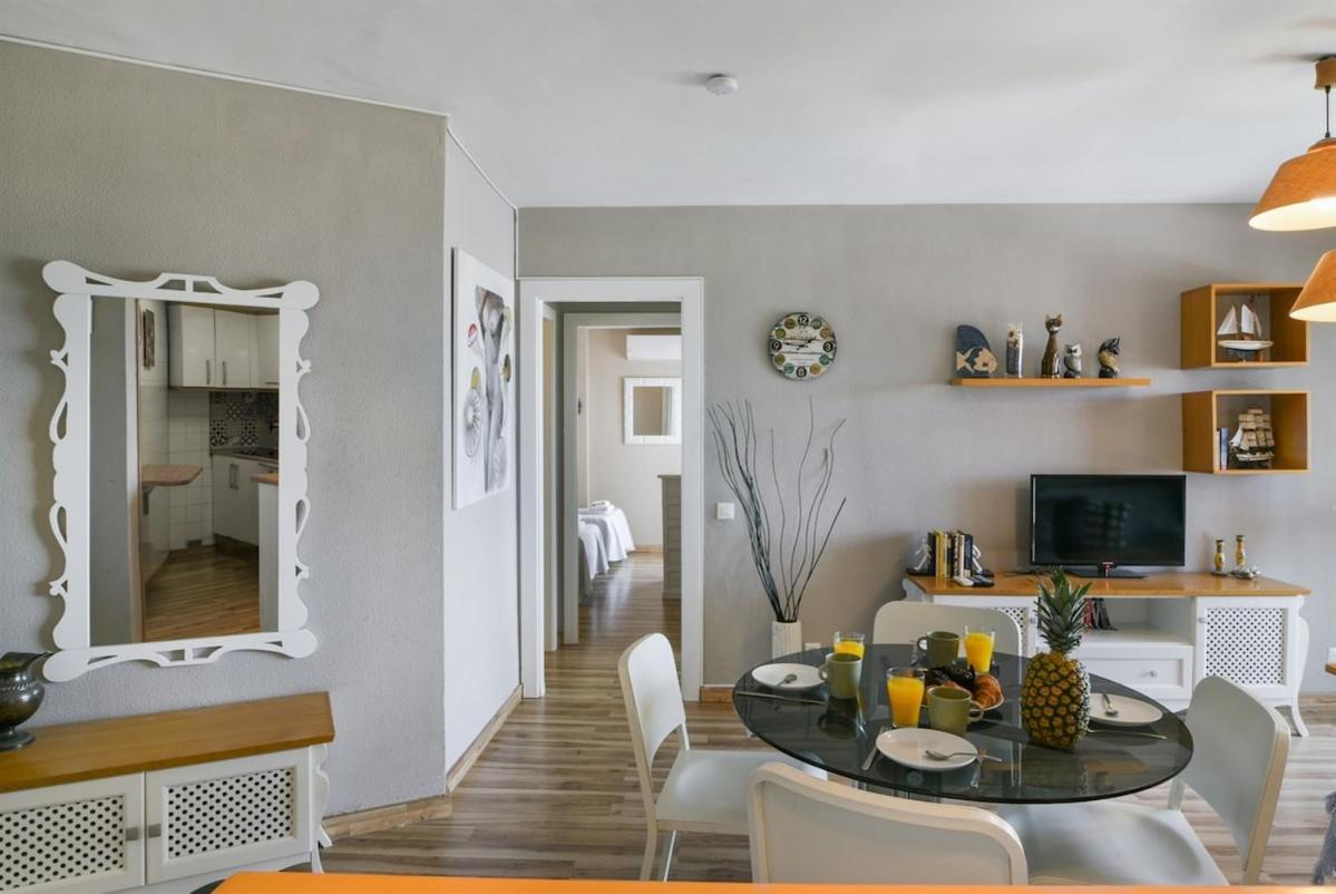 Fantastic Seaviews & Pool, Close To Apartment *