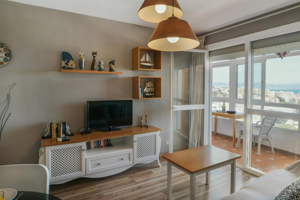 Apartment Fantastic Seaviews & Pool, Close To