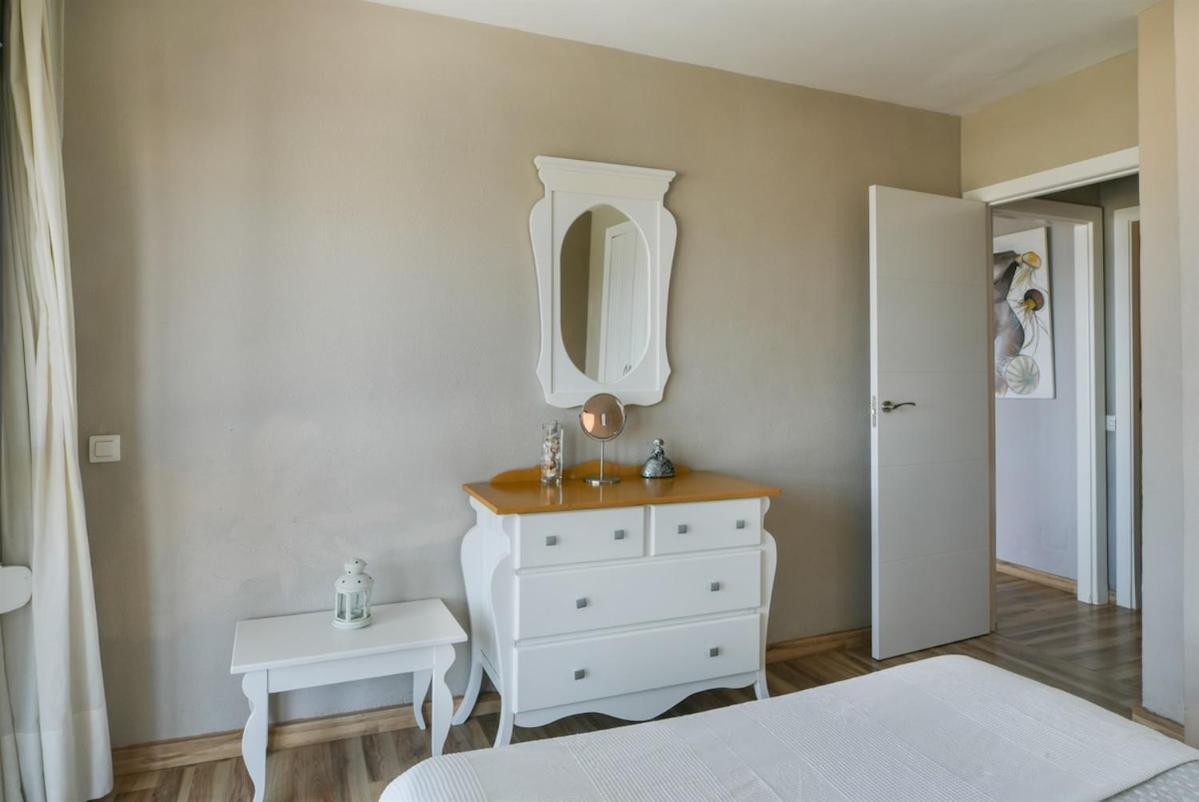 Apartment Fantastic Seaviews & Pool, Close To *