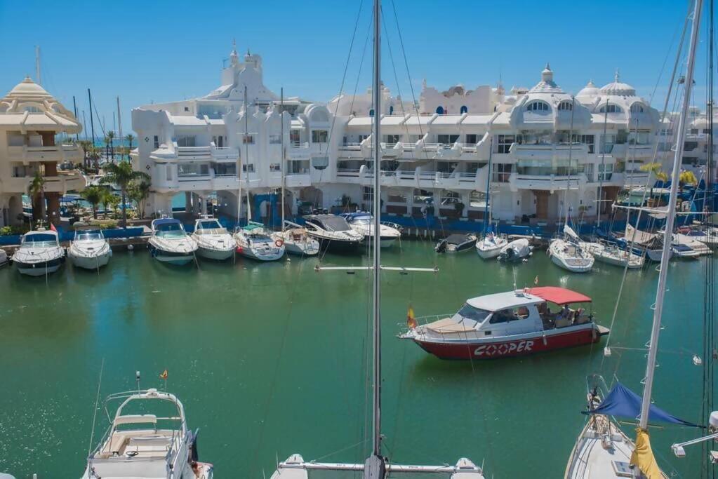 Apartment Fantastic Seaviews & Pool, Close To