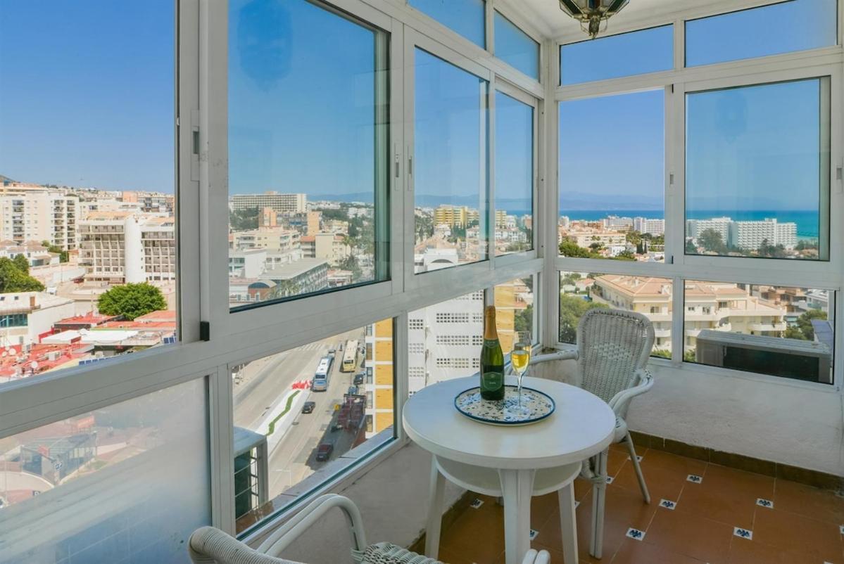 Apartment Fantastic Seaviews & Pool, Close To